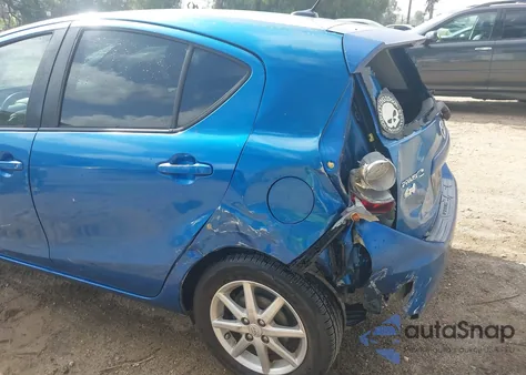 2013 Toyota Prius C Three из США, поврежденный, VIN JTDKDTB34D1036151